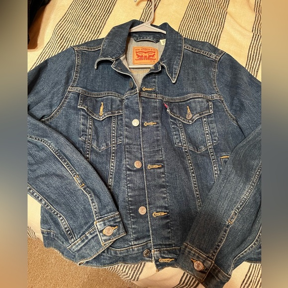 Women’s Levi’s XL Jean Jacket - Picture 2 of 3